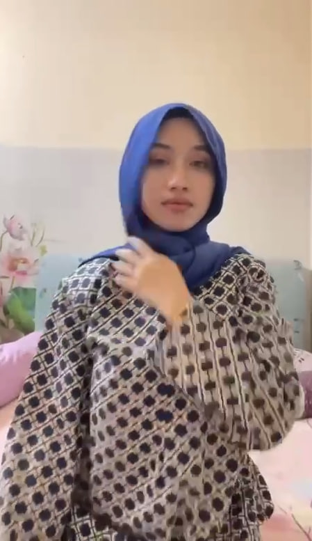 SANIA TUDUNG