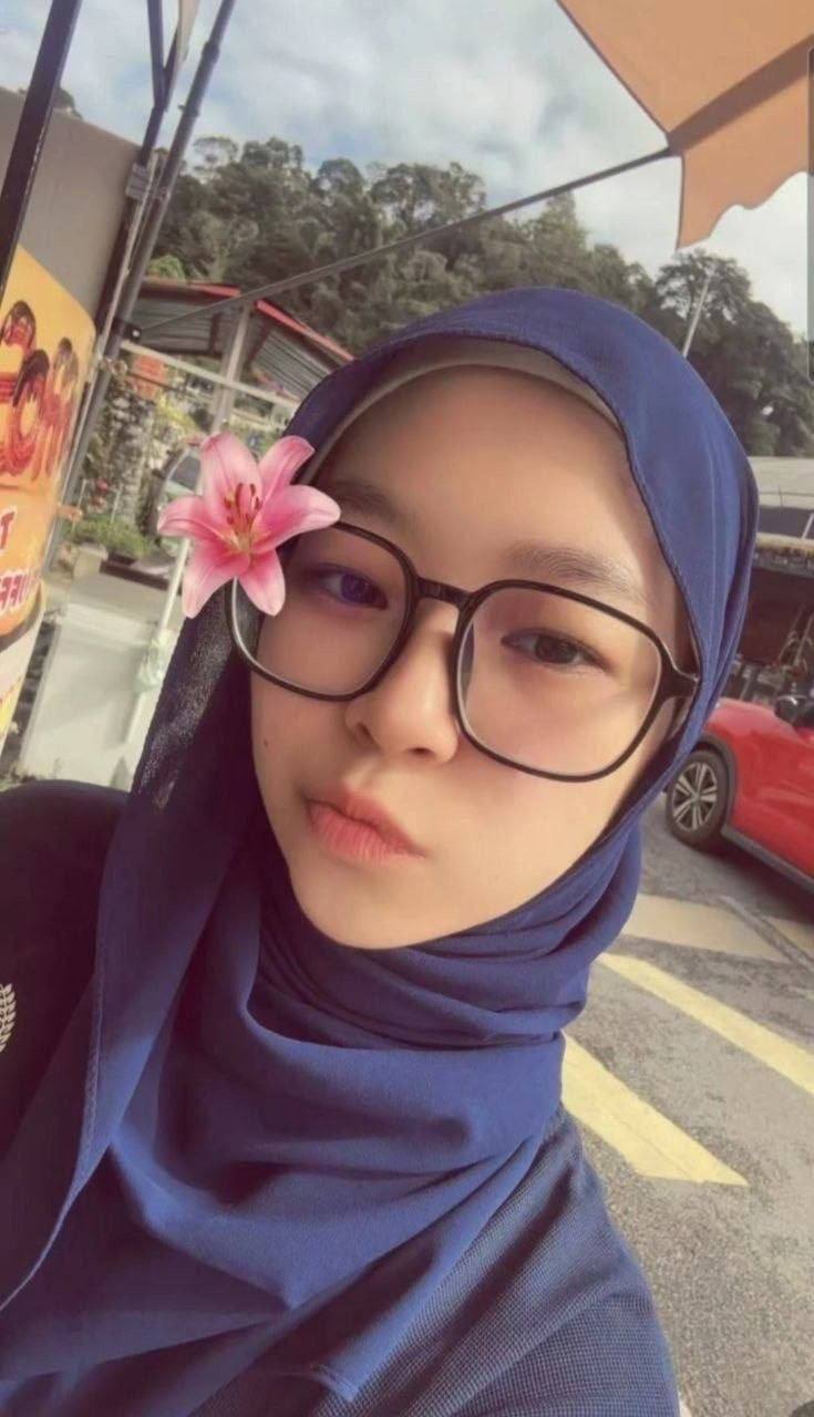 NURIN TUDUNG NERDY