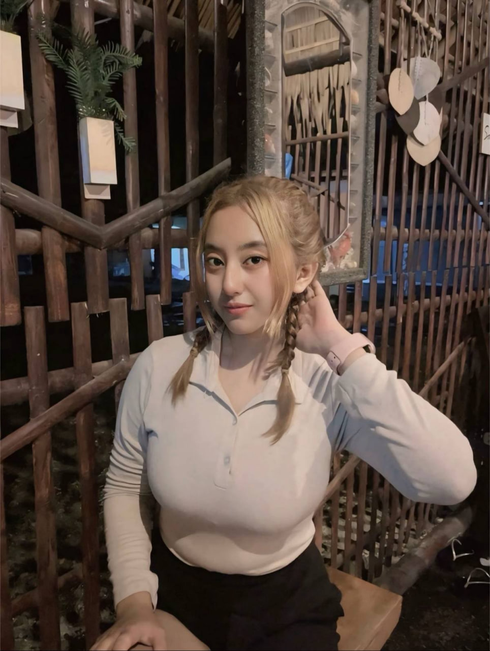 LEONA KHANZA