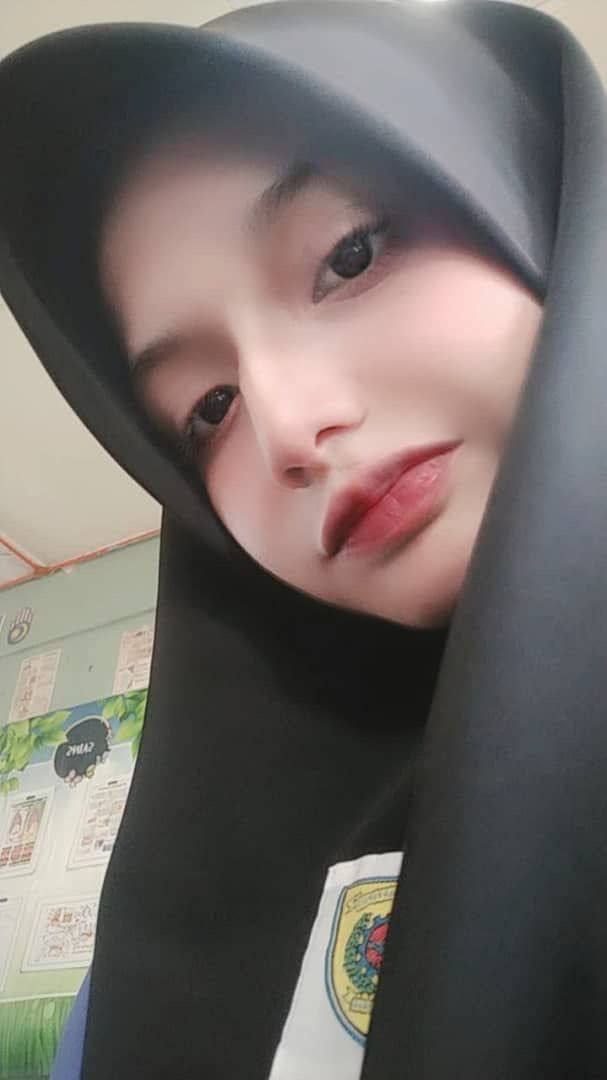 CEWE MALAY